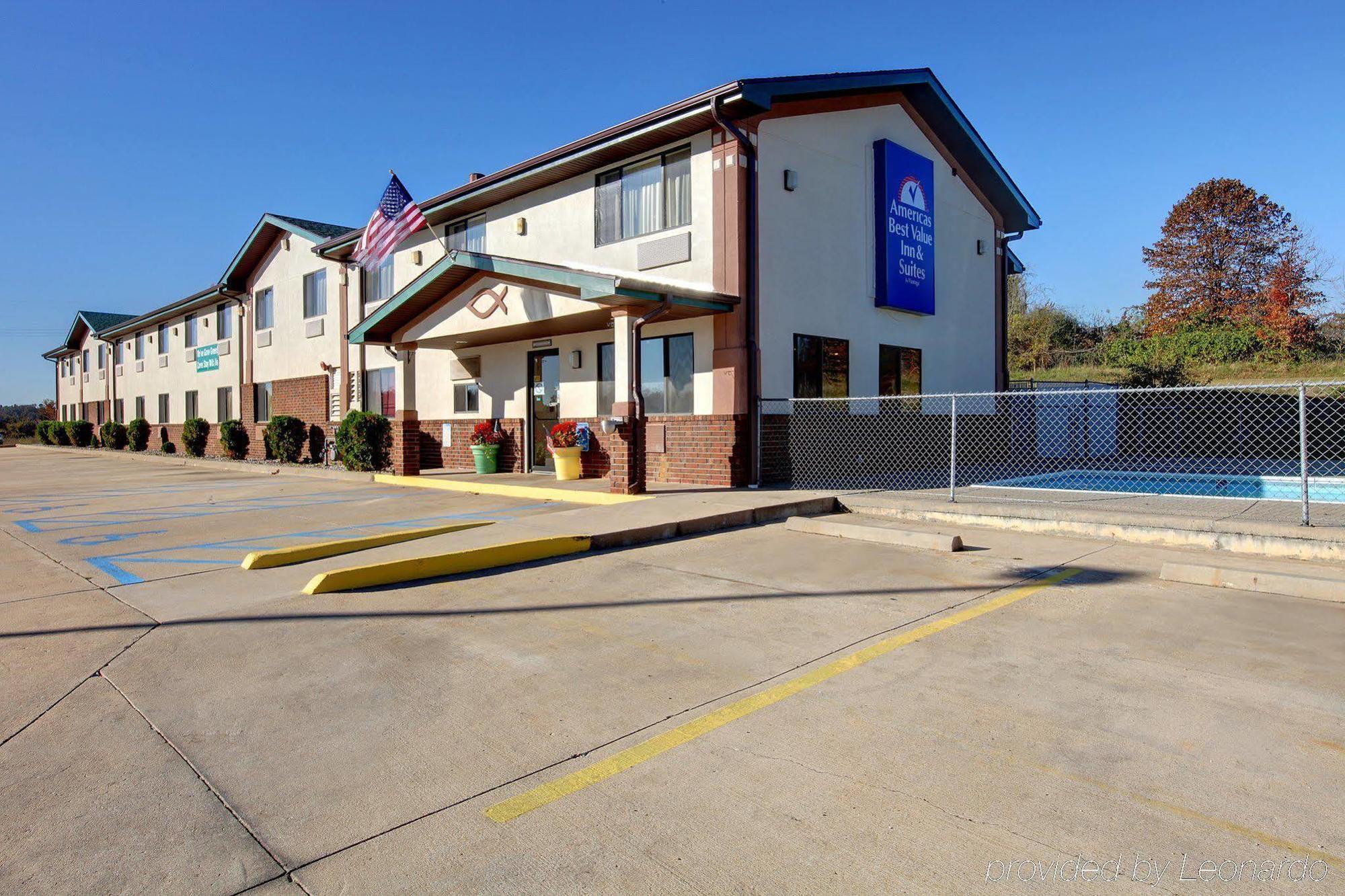 Americas Best Value Inn & Suites Cassville Roaring River Exterior photo